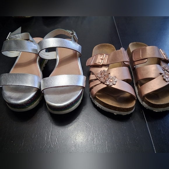 2 Pairs Girl's Sandals    Size 2 - Picture 1 of 12